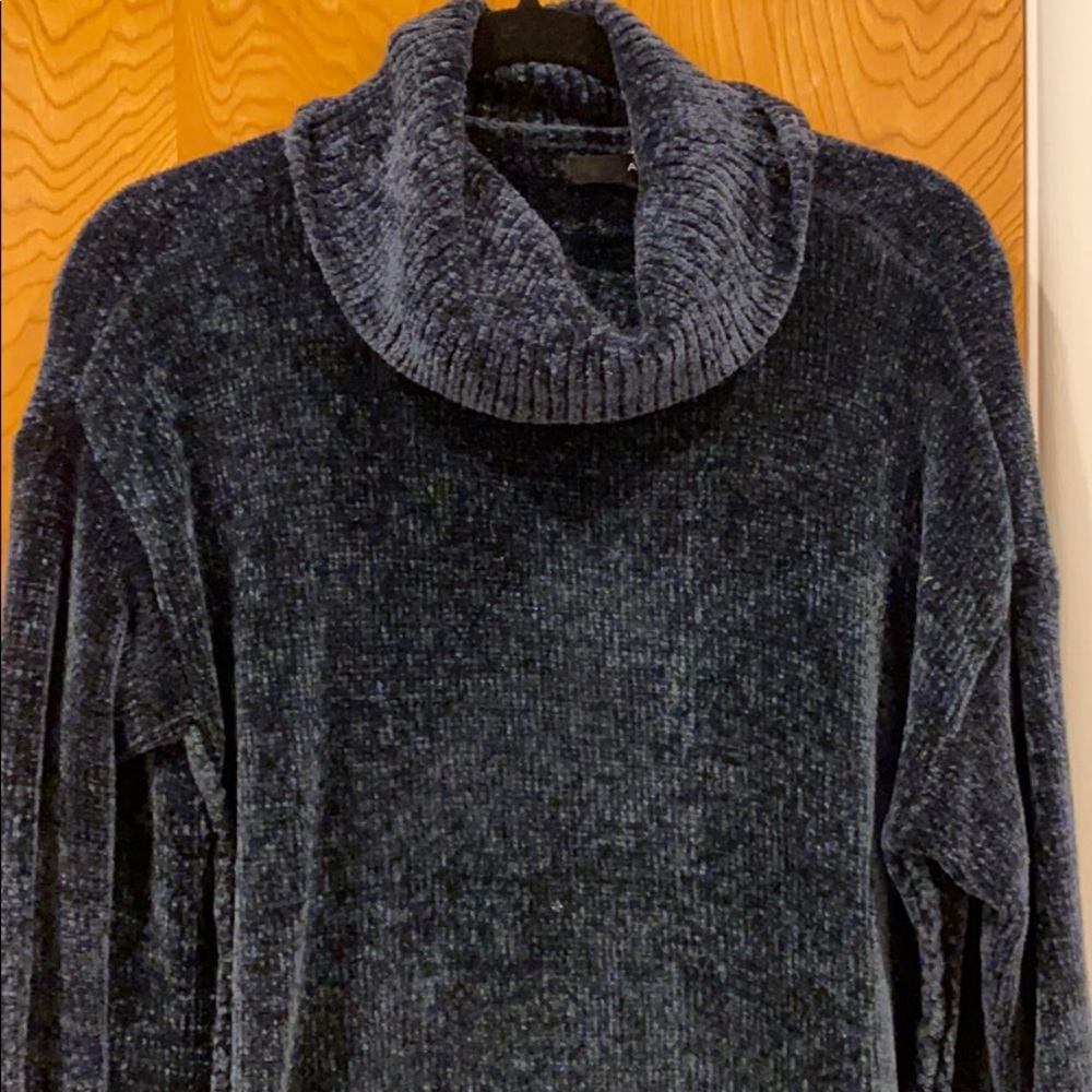 Aqua turtleneck
